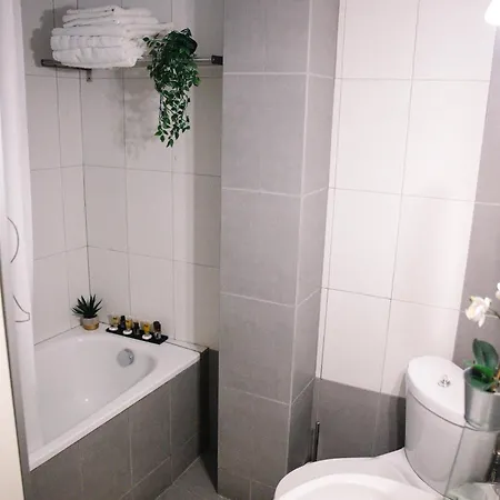 شقة La Martina Glam - 15 Airport Macedonia تريلوفون