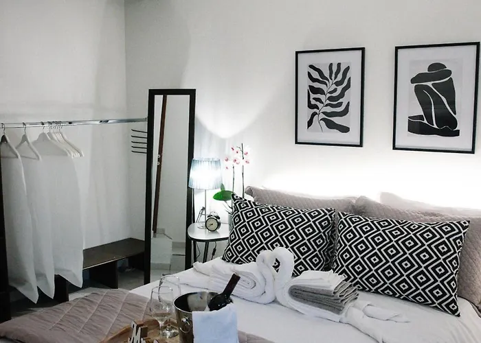 公寓 La Martina Glam - 15 Airport Macedonia